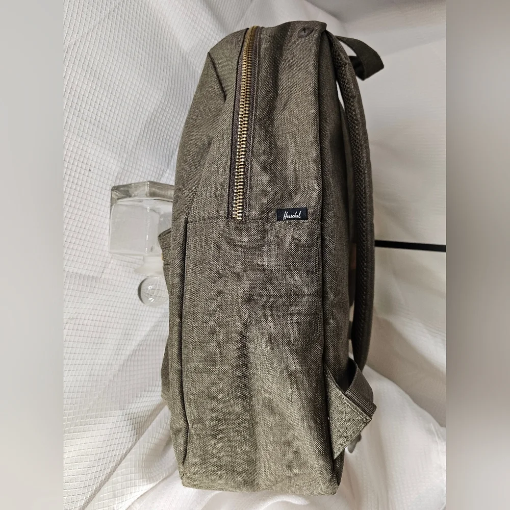 *NWOT* Herschel Supply Backpack